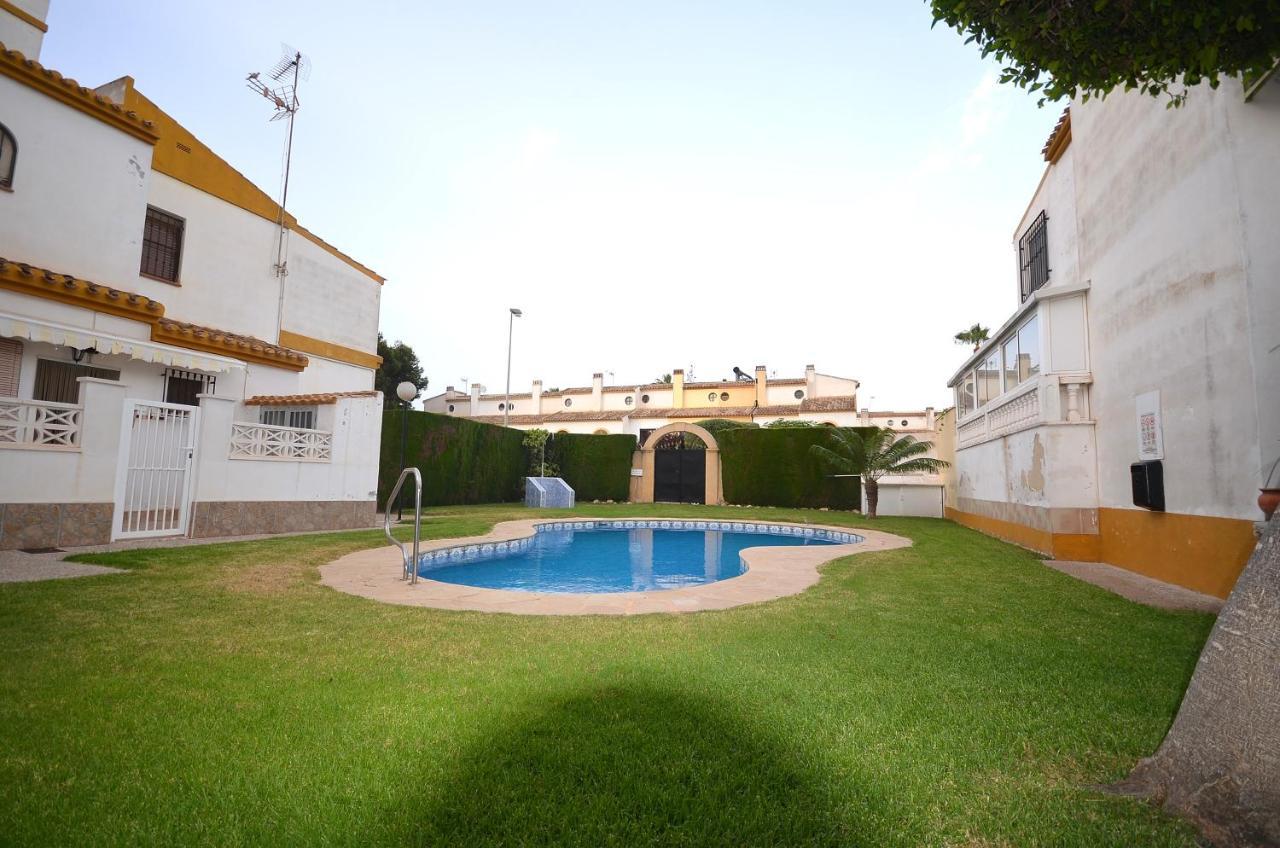 Villa Agradable Adosado Con Piscina, Duchas Hidromasaje Torrevieja Exterior foto