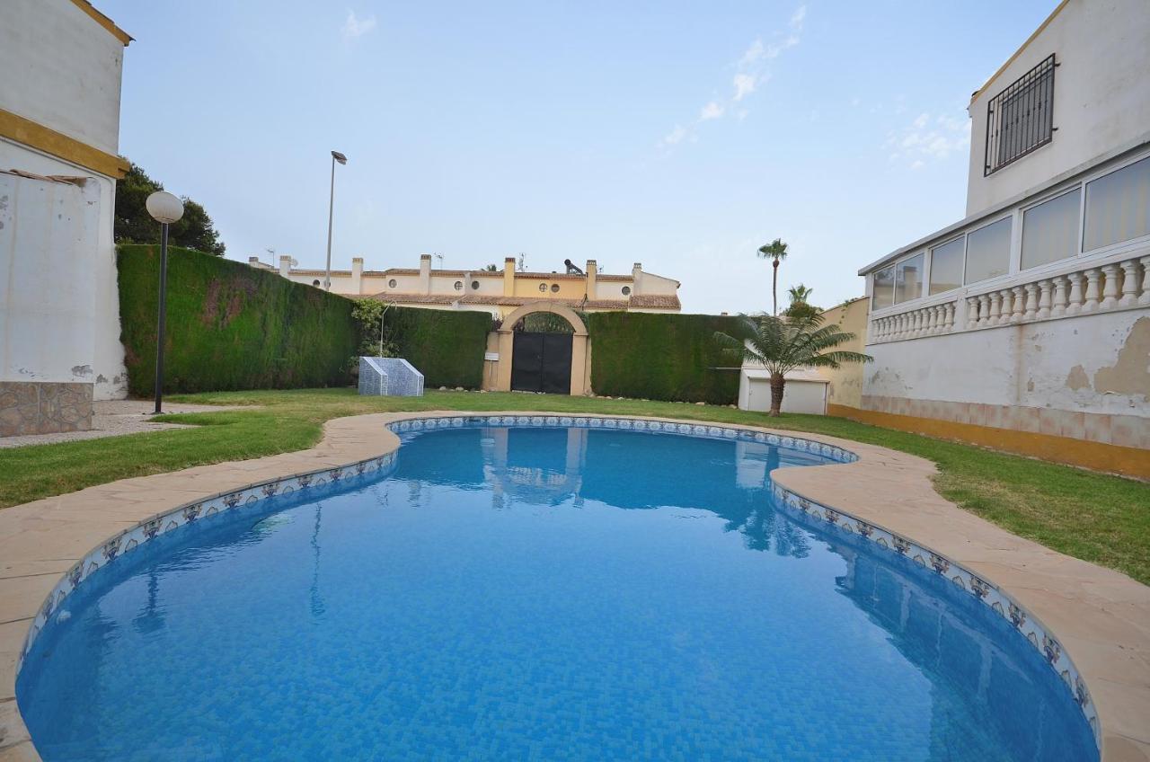 Villa Agradable Adosado Con Piscina, Duchas Hidromasaje Torrevieja Exterior foto